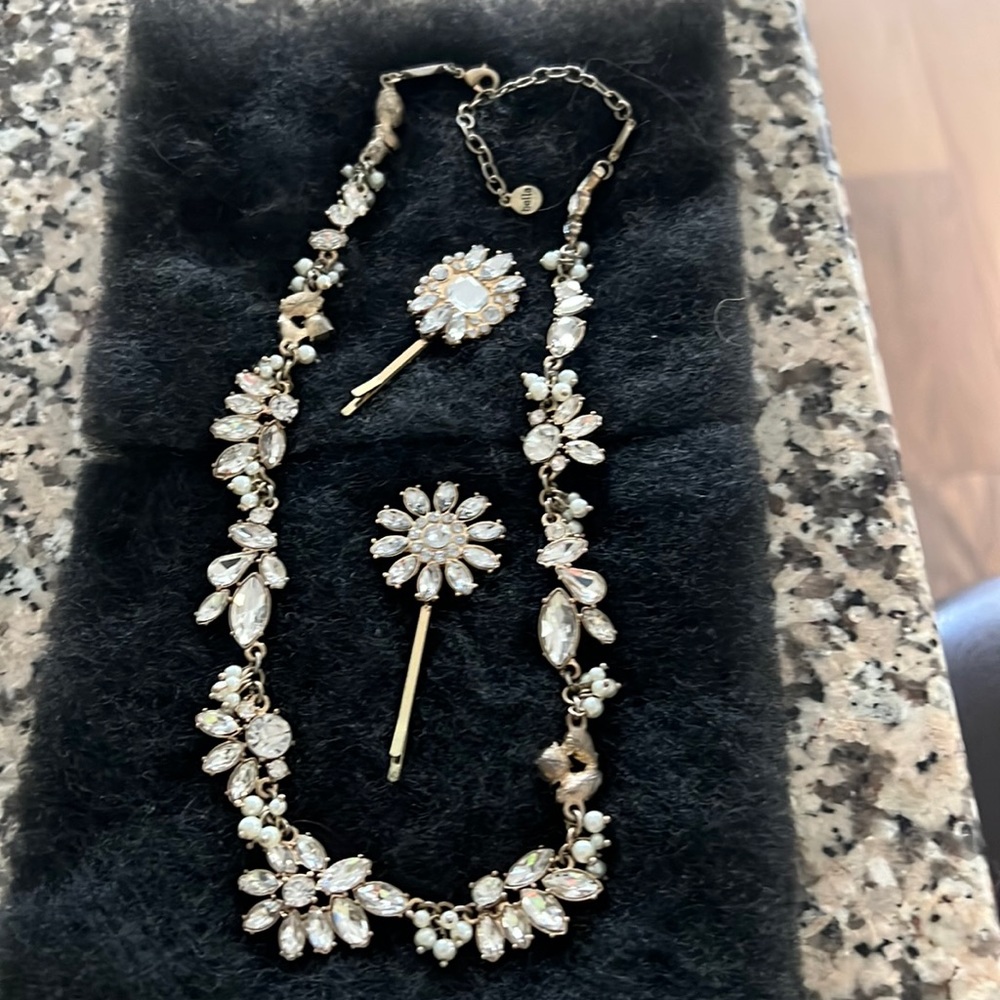 Bronze colored and rhinestones necklace with matching hair barrettes